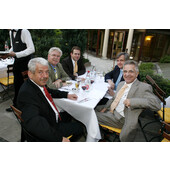 Sommerauftakt 2007 - DStV-Präsident Jürgen Pinne mit MdB Martin Zeil, Markus Guhl (Bundesgeschäftsführer BDWi), UMU-Präsident Hermann Sturm, Präsident des BDWi Werner Küsters (v.l.n.r.) Sommerauftakt 2007 - DStV-Präsident Jürgen Pinne mit MdB Martin Zeil, Markus Guhl (Bundesgeschäftsführer BDWi), UMU-Präsident Hermann Sturm, Präsident des BDWi Werner Küsters (v.l.n.r.)