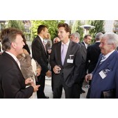 Sommerauftakt 2008 - DStV-Präsident Jürgen Pinne (r.) mit Hans-Joachim Oettinger, Stellvertretender Vorsitzender des Bundesverbandes der Steuerberatenden und Wirtschaftsprüfenden Berufe Baden-Württemberg (l.) und MdB Olav Gutting (m.)
