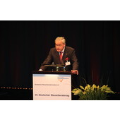 Hans-Christoph Seewald, Präsident des Deutschen Steuerberaterverbandes e.V. - Hans-Christoph Seewald, Präsident des Deutschen Steuerberaterverbandes e.V.,
34. Deutscher Steuerberatertag, Düsseldorf 2011 Hans-Christoph Seewald, Präsident des Deutschen Steuerberaterverbandes e.V. - Hans-Christoph Seewald, Präsident des Deutschen Steuerberaterverbandes e.V.,
34. Deutscher Steuerberatertag, Düsseldorf 2011